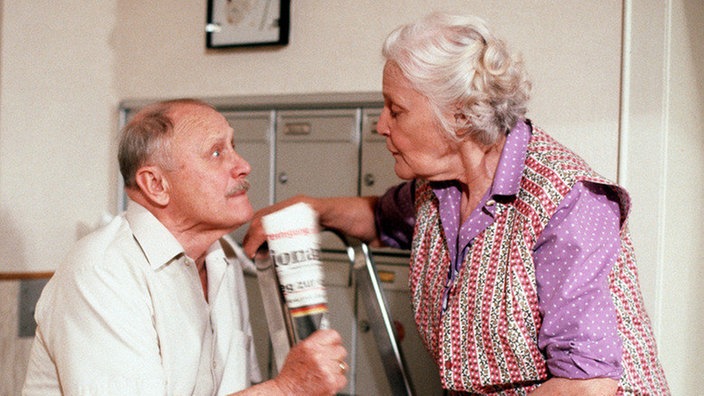 Onkel Franz (Martin Rickelt) streitet mit Else (Annemarie Wendl)