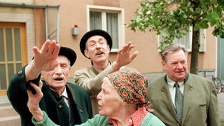 Onkel Franz und seine rechten Gesinnungsfreunde gehen sogar Else gehörig auf die Nerven (v.l.n.r.: Martin Rickelt, Helmut Ehmig, Annemarie Wendl, Günter Kasch).
