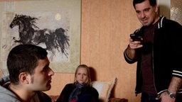 Orkan, Lisa und Murat in der Wohnung