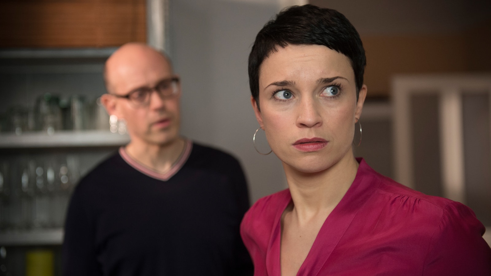 Philipp und Angelina führen ein ernstes Gespräch