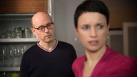 Philipp und Angelina führen ein ernstes Gespräch