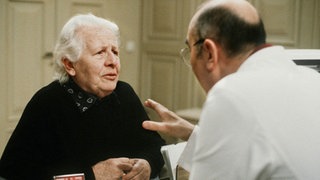 Philo Bennarsch (Johanna Bassermann) bittet Dr. Dressler (Ludwig Haas) um Hilfe.