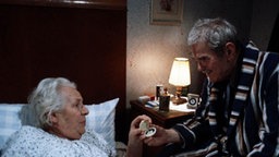 Philo und Joschi sind im Schlafzimmer