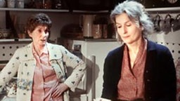 Prost Mahlzeit: Das Zusammenleben mit Wanda (Maria Wachowiak-Holonbeck) schmeckt Rosi überhaupt nicht.