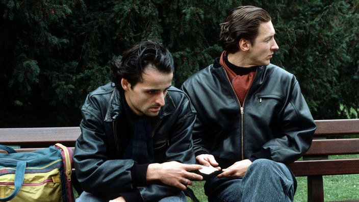 Robert (Martin Armknecht, rechts) hat Frank (Christoph Wortberg) wieder fest in der Hand.