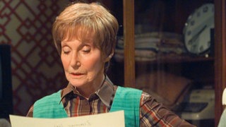 Rosi (Margret van Munster) fühlt sich einsam in ihrer Wohnung und ist auf der Suche nach einem Mitbewohner. Sie macht einen Aushang in ihrem Geschäft.