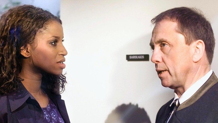 Ruhestörung: Olaf (Franz Rampelmann) überrascht seine Ex-Frau Mary (Liz Baffoe) mit einer ungewöhnlichen Bitte.