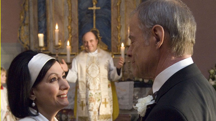 Sabrina und Hajo stehen in der Kirche