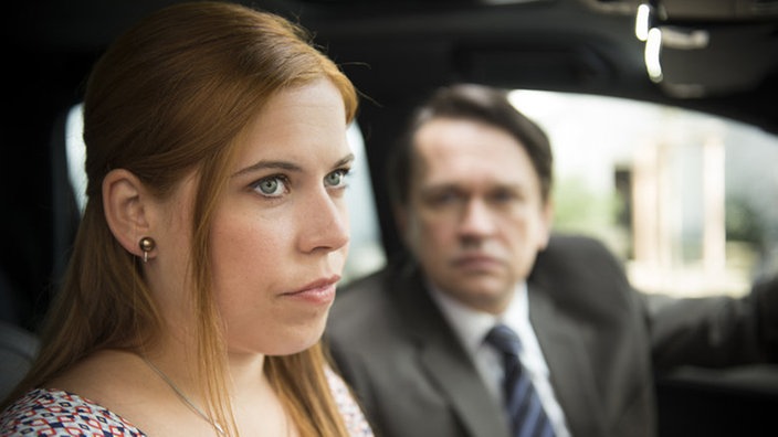 Sarah und Andreas sitzten im Auto
