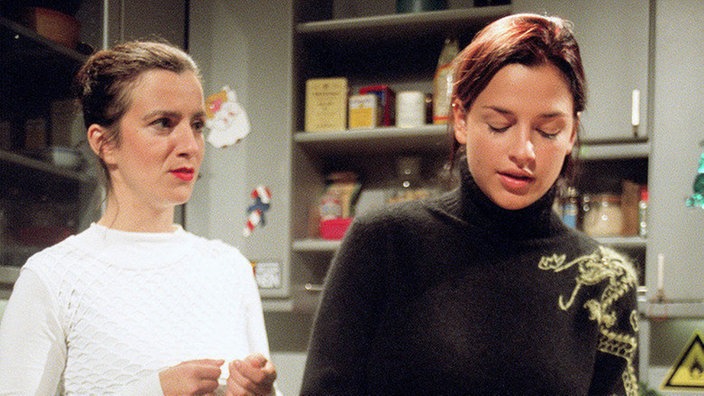 Schadensbegrenzung: Beate (Susanne Gannott, links) erklärt Franziska (Ines Lutz), dass sie Schuld ist an der Auseinandersetzung mit Tanja.
