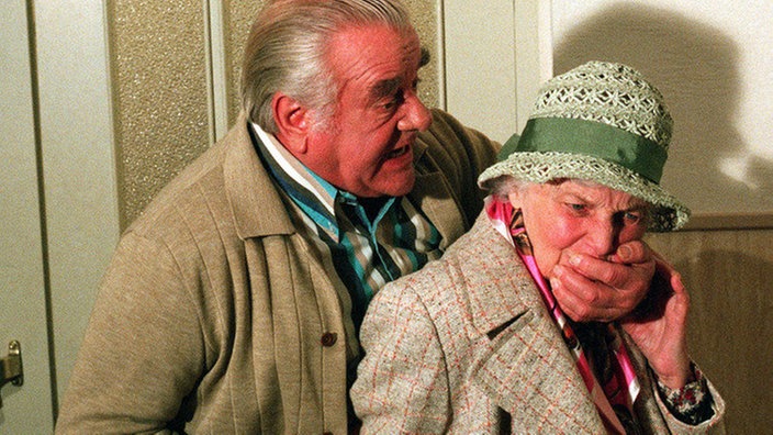 "Schandmaul": Egon (Wolfgang Grönebaum) kann Elses (Annemarie Wendl) üble Nachreden nicht mehr ertragen.