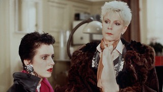 Schlechte Nachrichten aus dem Krankenhaus: Elisabeth (Dagmar Hessenland, rechts) und Beate (Susanne Gannott) machen sich große Sorgen um Ludwig Dressler.