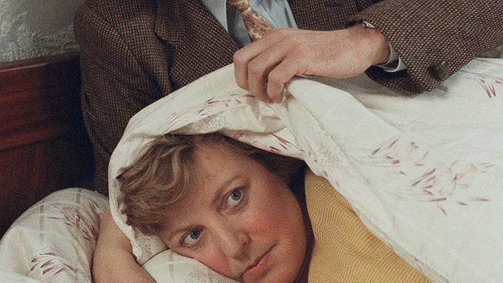 Schwere Entscheidung: Sollen Helga (Marie-Luise Marjan) und Hans (Joachim Hermann Luger) mit ihren Kindern München verlassen?