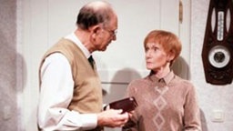 Selbst vor Rosi macht Hubert mit seinen Lügen nicht halt.