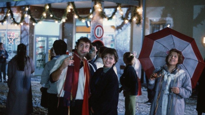 Silvester auf der Lindenstraße (v.l.: Dietrich Siegl, Andrea Spatzek und Marie-Luise Marjan).