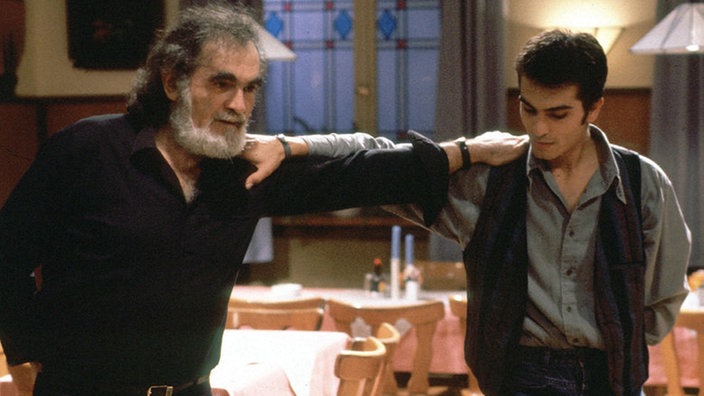 Sind die Tage des "Akropolis" gezählt? Vasily (Hermes Hodolides, rechts) und Panaiotis (Kostas Papanastasiou) Sarikakis.