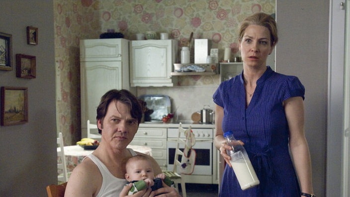 Standpauke: Jimi (Christian Rudolf), Maria (Tanja Frehse) und Baby Lukas müssen Adis Auslassungen über sich ergehen lassen.