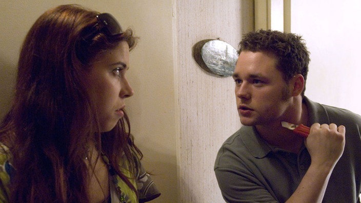 Starker Tobak: Sollte Sarah (Julia Stark) weglaufen, will sich Bruno junior (Michael Neupert) etwas antun.