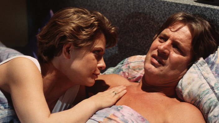 "Sterilisation" - von Gabis (Andrea Spatzek) Vorschlag will Andy (Jo Bolling) im Bett lieber gar nichts hören.