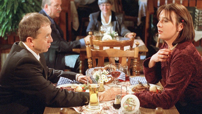 Stille Stunde: Beim abendlichen Candlelight-Dinner sprechen Ines (Birgitta Weizenegger) und Olaf (Franz Rampelmann) über ihr Verhältnis.