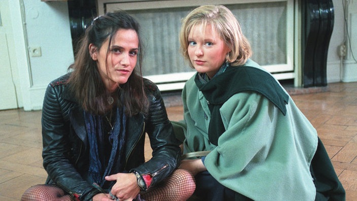 Tanja (Sybille Waury, rechts) und Sonia (Nicola von Altenstadt) nähern sich immer mehr an.