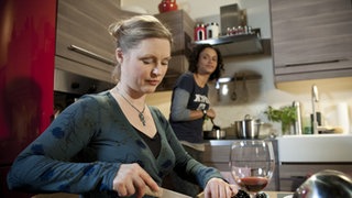 Tanja und Iris kochen zusammen