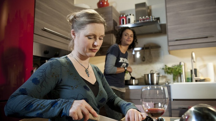 Tanja und Iris kochen zusammen
