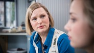 Tanja und Lea unterhalten sich