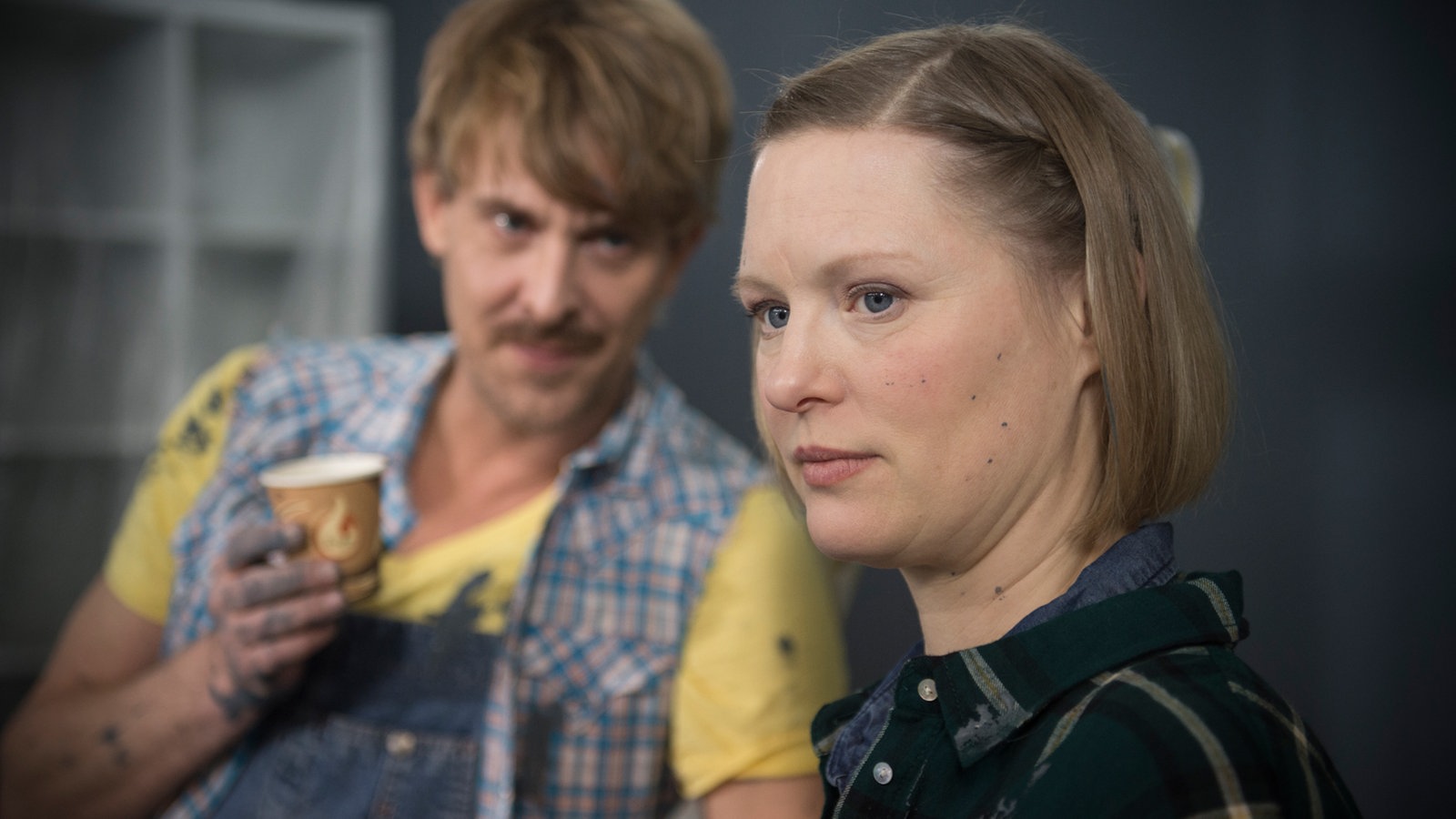 Tanja und Lotti trinken einen Kaffee