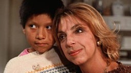 Trotz und Liebe: Manoel (Marcel Kommissin) und seine Adoptivmutter Berta (Ute Mora).