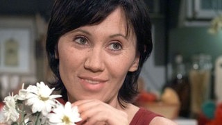 Urszula (Anna Nowak) ist glücklich: Franziskas Vater hat ihr den Kopf verdreht – sie ist frisch verliebt.