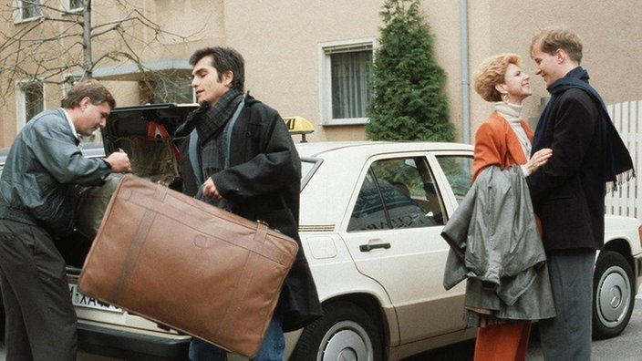 Vasily und Elisabeth verabschieden sich vor ihrer Reise nach Griechenland von Carsten.(V.l.: Hermes Hodolides, Dagmar Hessenland und Georg Uecker)