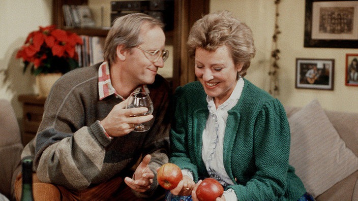 Versöhnliche Weihnachtsstimmung bei Hans (Joachim Hermann Luger) und Helga (Marie-Luise Marjan).