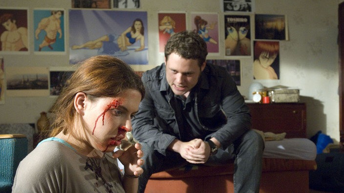 Wo rohe Kräfte sinnlos walten: Nun muss auch Sarah (Julia Stark) erkennen, dass Bruno (Michael Neupert) sich nicht ändern wird.