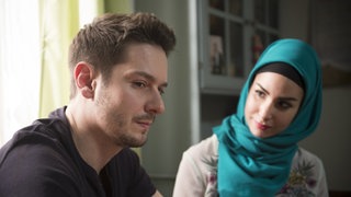 Yildiz hört Timo zu