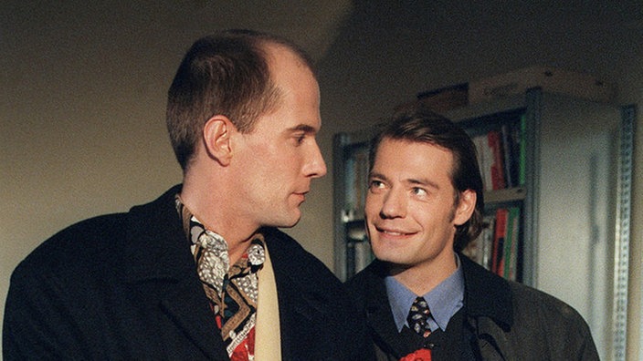 Zeit der Zweisamkeit: Carsten (Georg Uecker, links) und Theo (David Wilms) freuen sich auf das gemeinsame Diner.