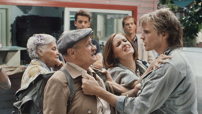 Zorro (Thorsten Nindel, rechts) will Onkel Franz (Martin Rickelt) an den Kragen.