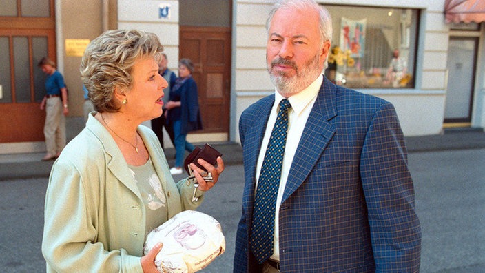 Zündstoff: Erich (Bill Mockridge) und Helga (Marie-Luise Marjan) diskutieren hitzig über die Möglichkeit eines Ehevertrages.