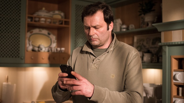 Lindenstraße-Folge 1673 Hinter dem Rücken