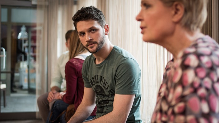 Lindenstraße-Folge 1673 Hinter dem Rücken