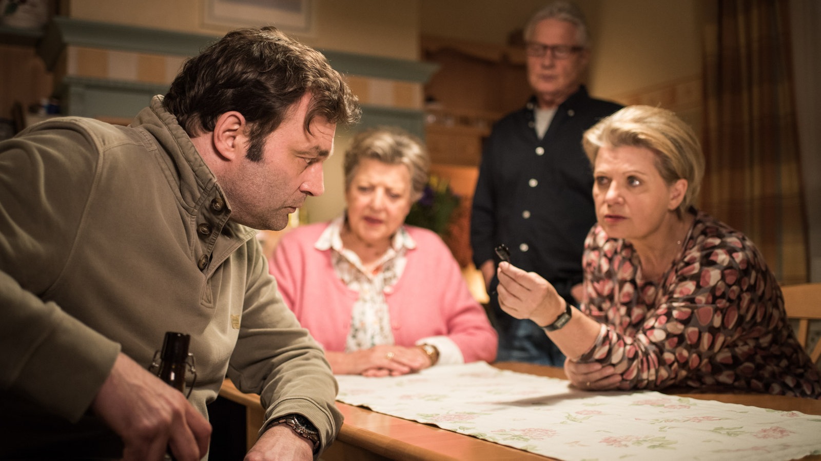 Lindenstraße-Folge 1673 Hinter dem Rücken