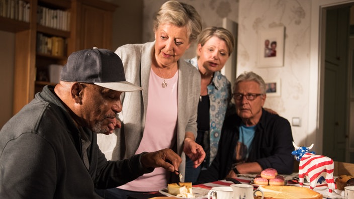 Lindenstraße-Folge 1740 Hürden meistern