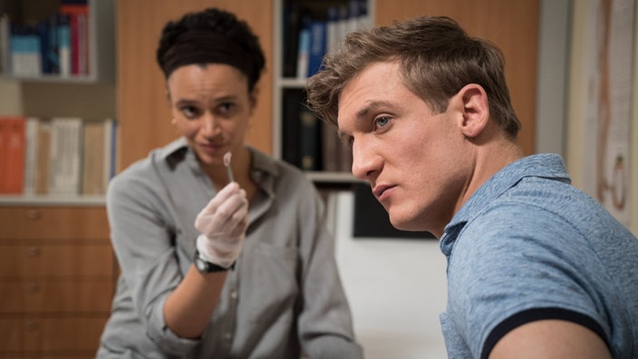 Lindenstraße Folge 1584 "Mit dem Rücken zur Wand"