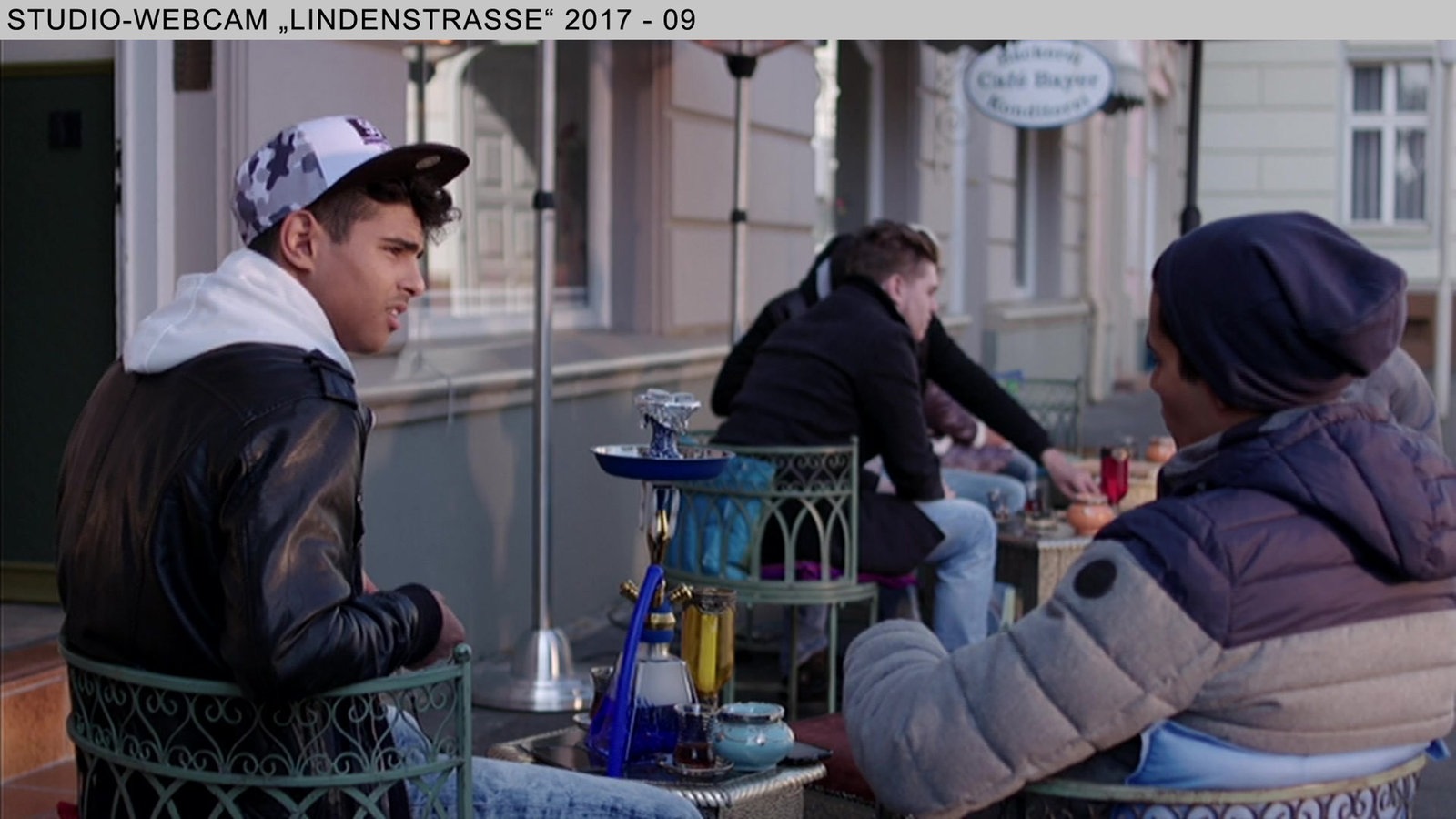 Hinter den Kulissen