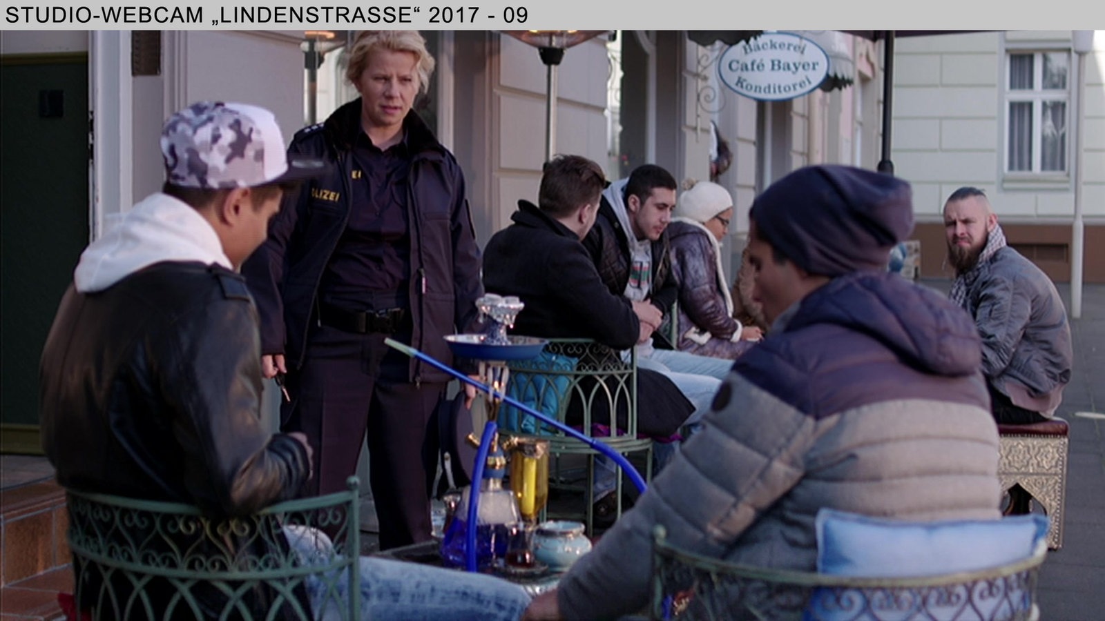Hinter den Kulissen