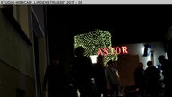Hinter den Kulissen