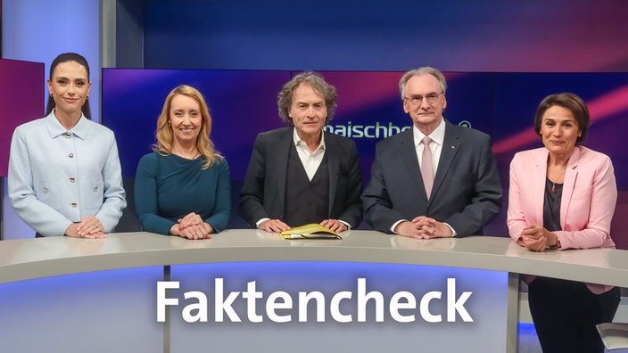 Sandra Maischberger und die Gäste der Sendung im Studio