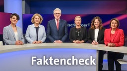 Sandra Maischberger und die Gäste der Sendung im Studio