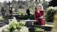 Während Joanna um ihren Sohn trauert, wird aus Philipos eine Schlagzeile – und sein Tod wird zum Anlass genommen, im Bundestag und in den Medien wieder über die Asylpolitik in Deutschland zu diskutieren.