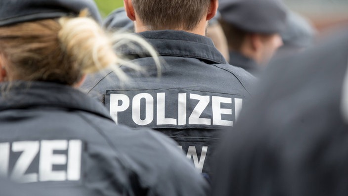 Polizist*innen einer Einsatzhundertschaft der Polizei NRW